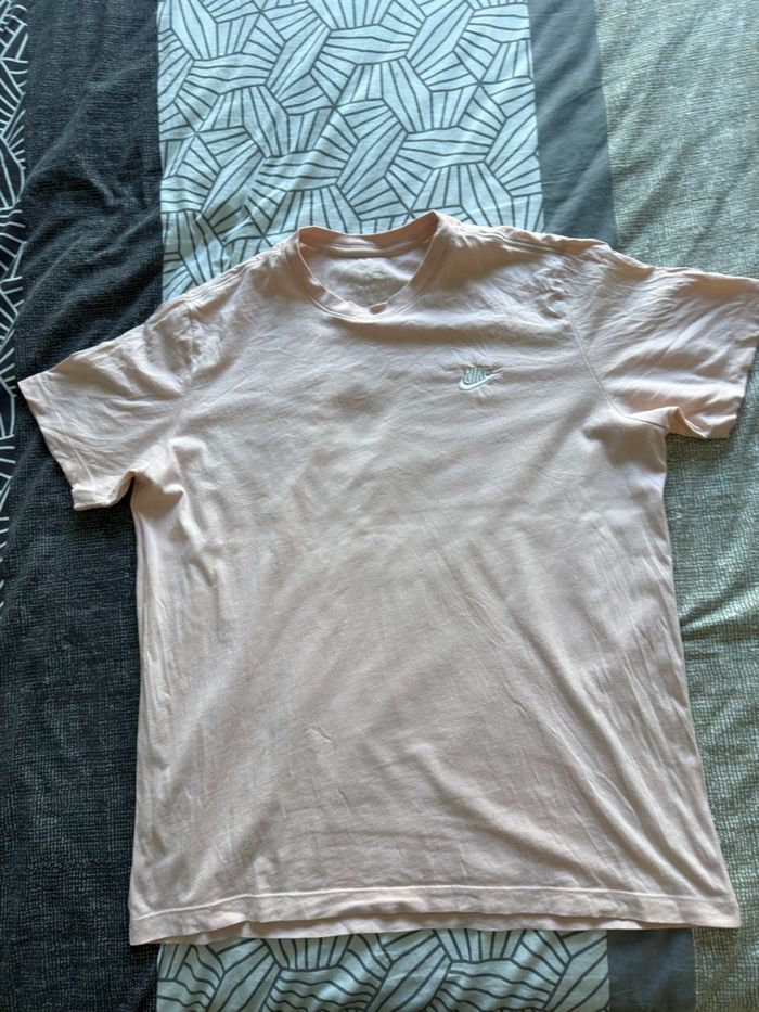 T-shirt Nike original modèle The Nike Tee en taille L 👕 - photo numéro 2