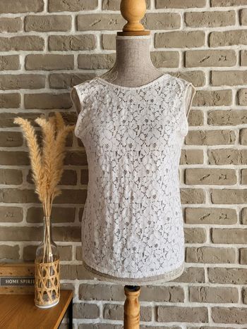 T-shirt en dentelle blanche Zara décolleté dans le dos