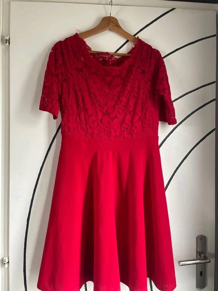 Robe. Rouge