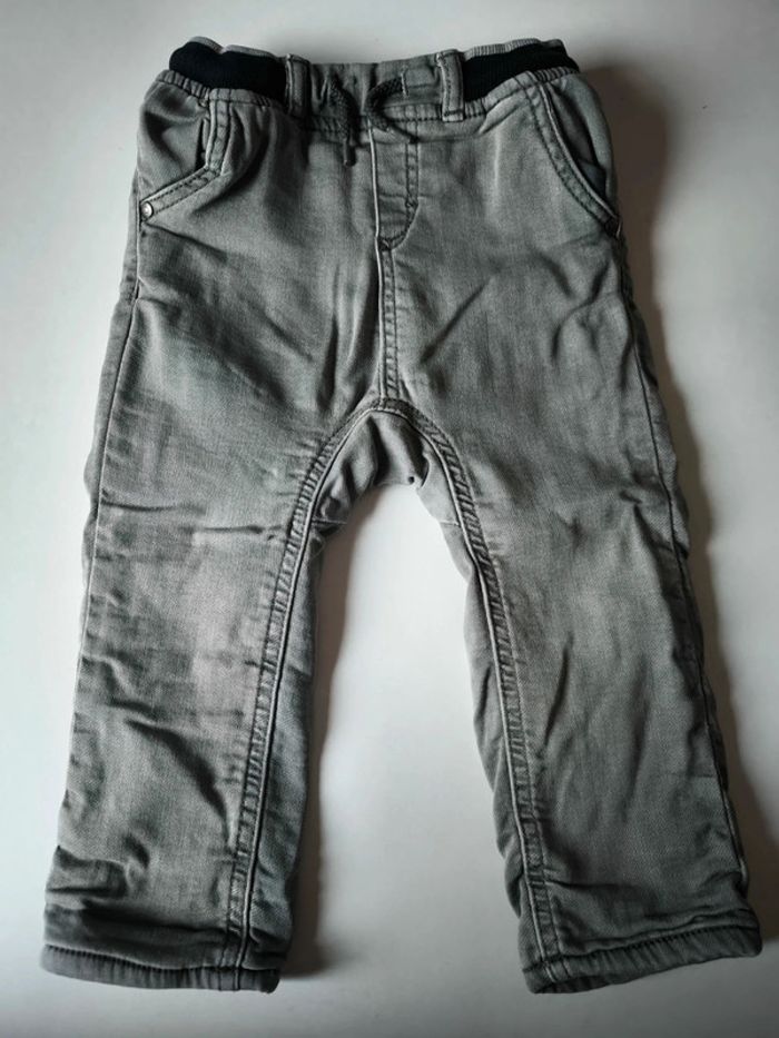 Pantalon gris moutonné