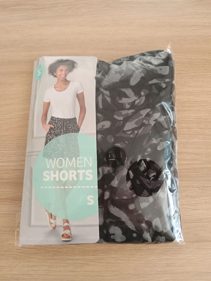 Short taille s neuf