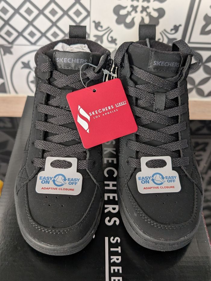 Chaussures garçon. Taille 30. Chaudes, légères au poids. Neuf. Skechers - photo numéro 4