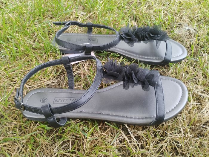 Nus pieds neufs - photo numéro 2