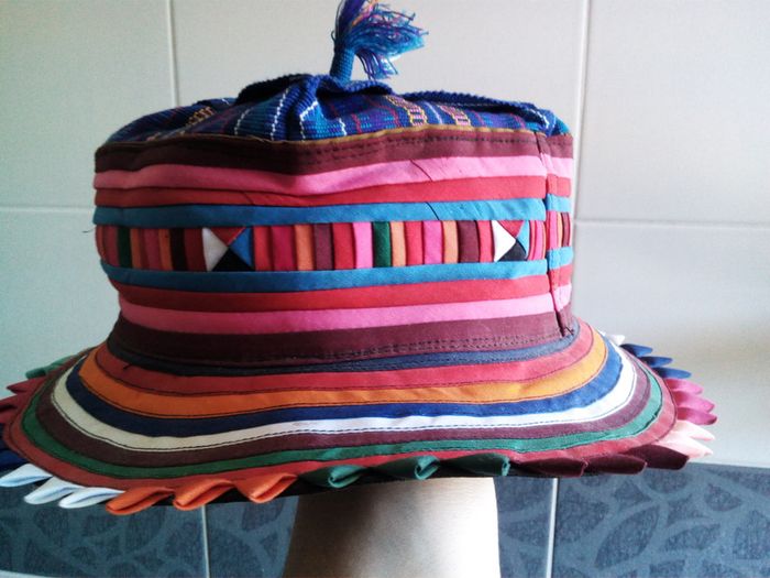 Chapeau multicolore de Thaïlande - photo numéro 3