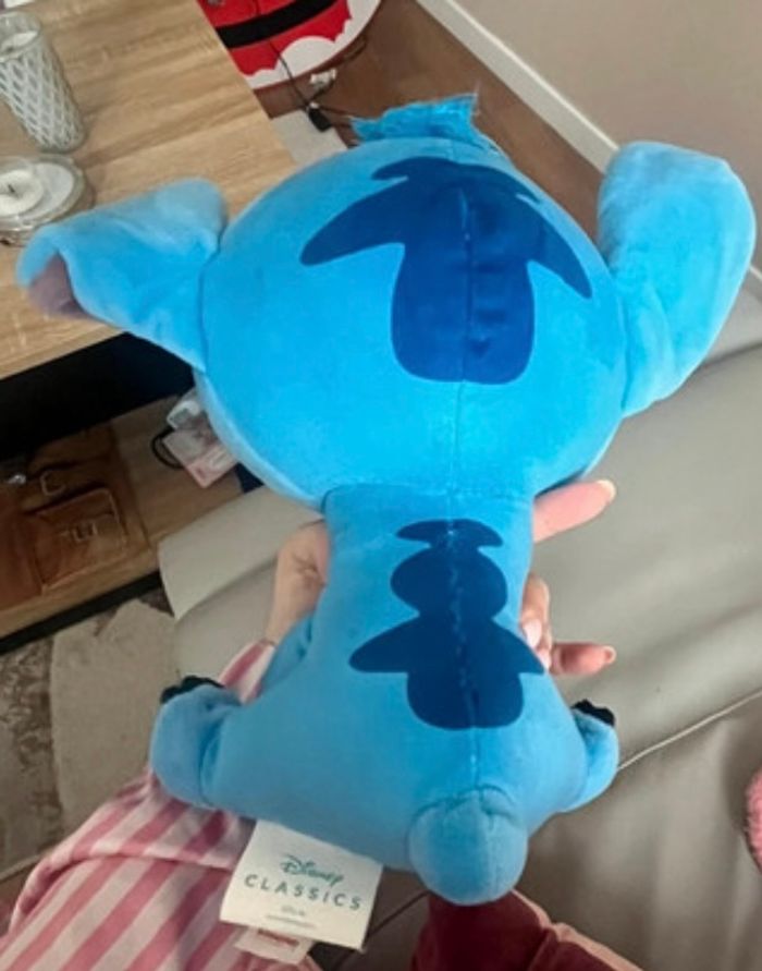 Peluche stitch qui fait de la musique