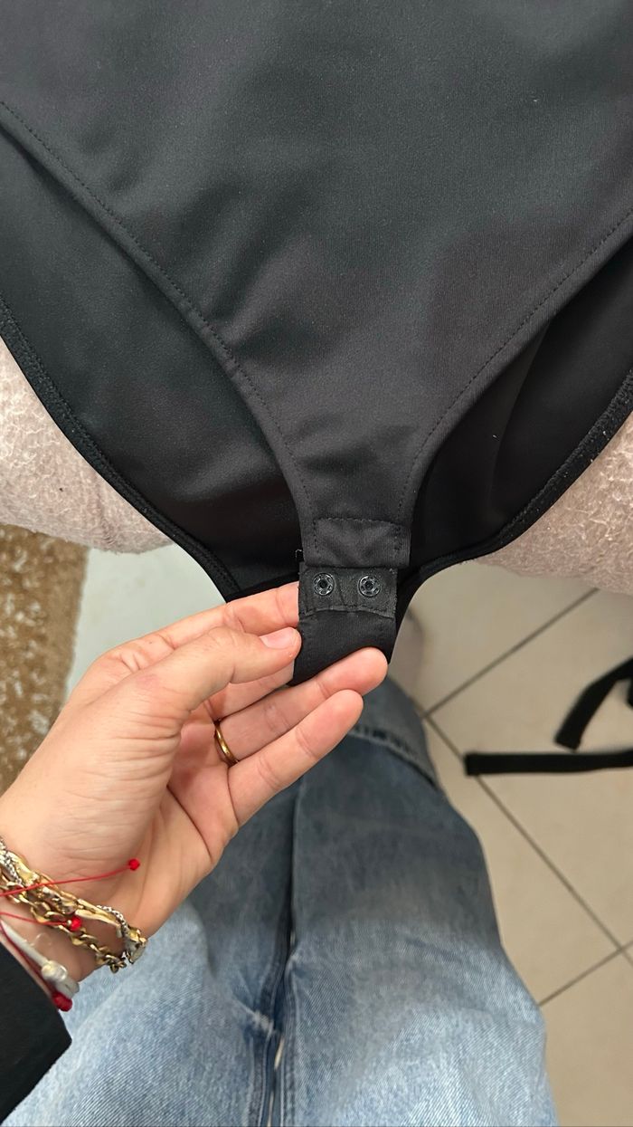 top dos nu noir avec nœuds à paillettes - photo numéro 2