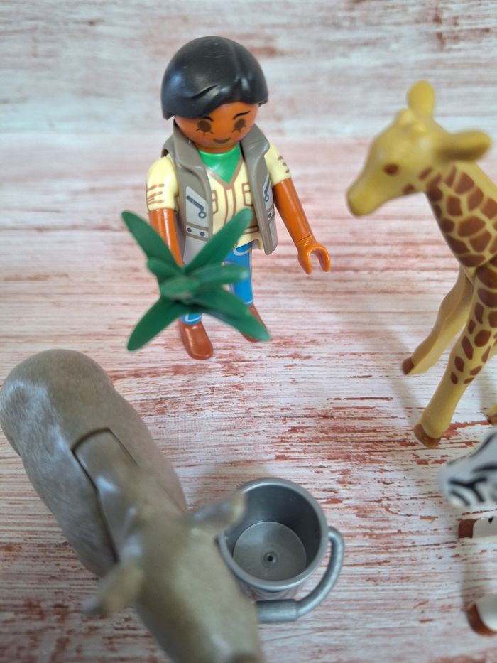 Figurines Playmobil soigneur et bébés animaux - photo numéro 2