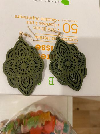 Boucle d’oreille kaki