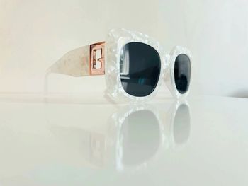 Lunette de soleil femme blanche et dorée uvprotection catégorie 3