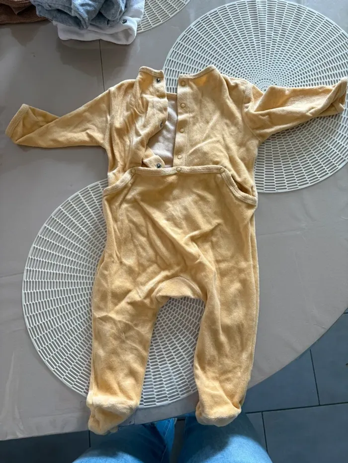 2 pyjama 12m - photo numéro 2