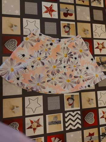 Jolie petite jupe à fleurs