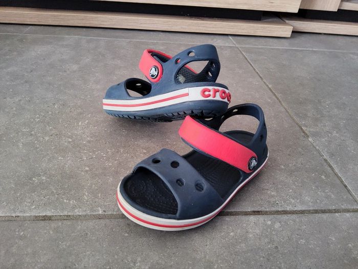 Sandales Crocs rouge et bleu marine C8 (24-25) - photo numéro 8