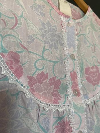 Chemise de nuit 38/40 pastel et petite dentelle