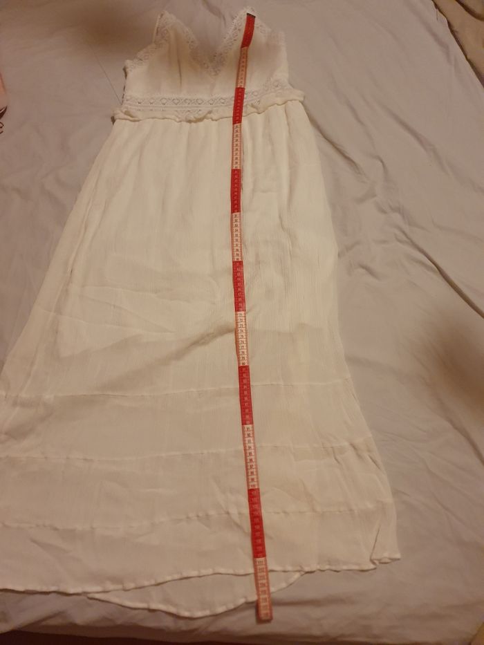Robe blanche à bretelles - photo numéro 2