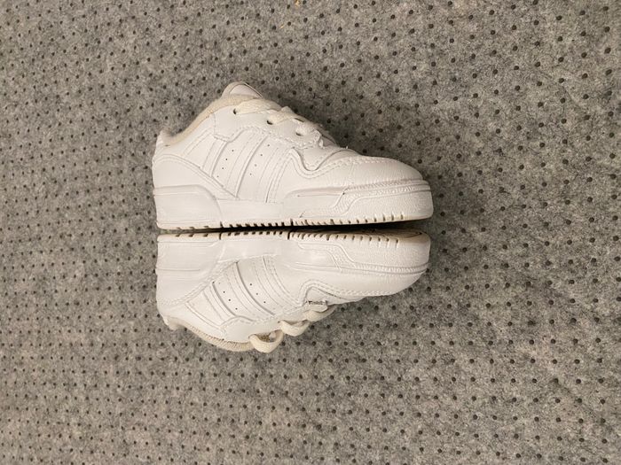 Adidas Rivalry low blanche enfant taille 24 - photo numéro 3