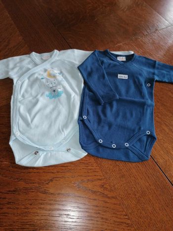 Lot 4 bodys ml 3 mois