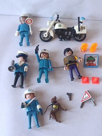 Figurines motard police voleur  Playmobil 