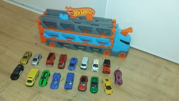 Hot Wheels - Super Transporteur Extensible + 17 voitures