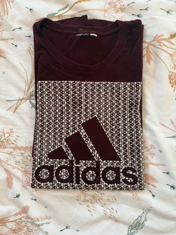 Adidas – T-shirt bordeaux logo graphique taille M