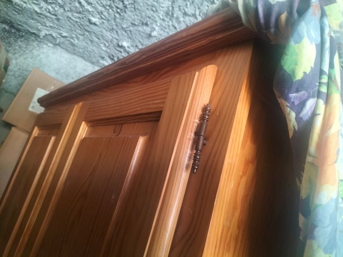 Vend armoire en pin massif bois clair - photo numéro 8