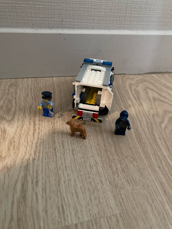 Fourgon de police lego - photo numéro 3