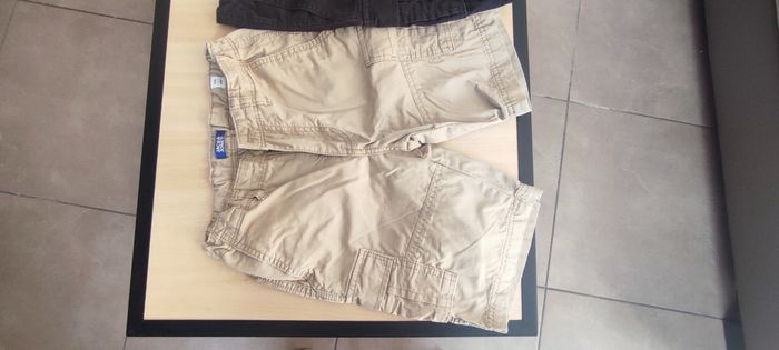 Vends lots de 2 shorts 11 ans - photo numéro 2