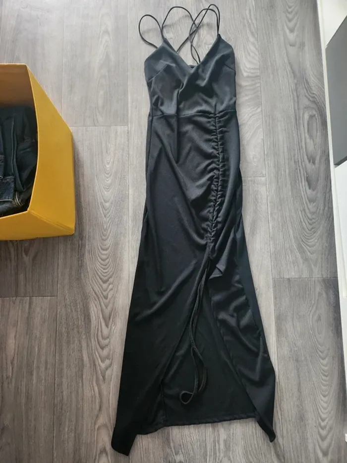 Robe longue noire fendue