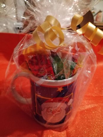 Mug de Noël garni de bonbons