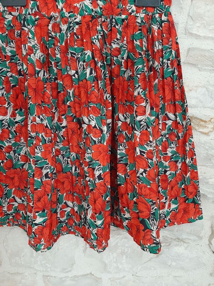 Jupe fleurie rouge "Shein" taille M (38) en très bon etat - photo numéro 4