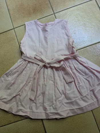Robe rose pâle d'été