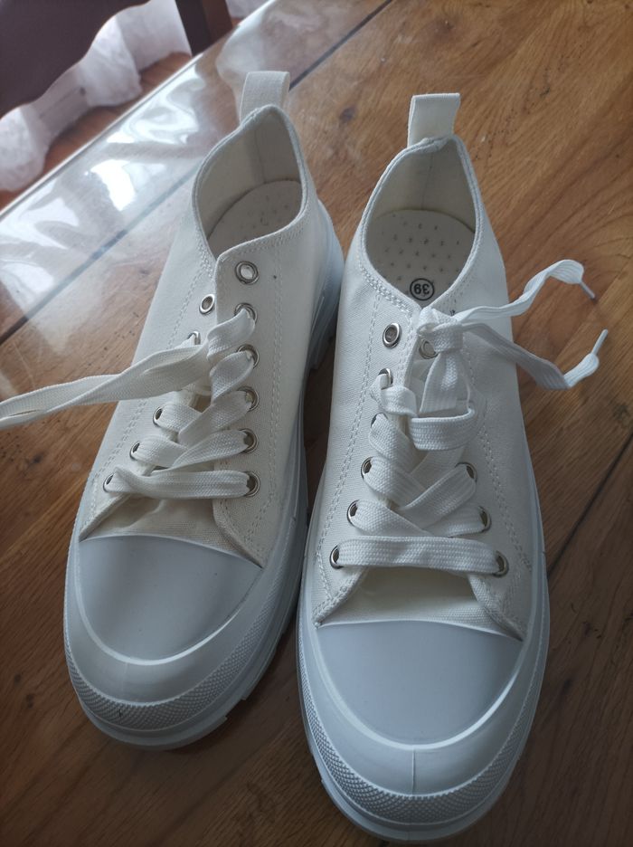 Chaussures femme taille 39 neuve