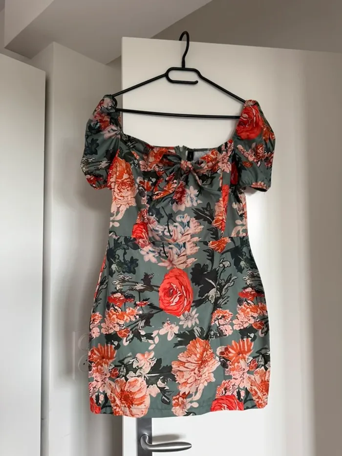 Magnifique robe fleurie neuve L/40