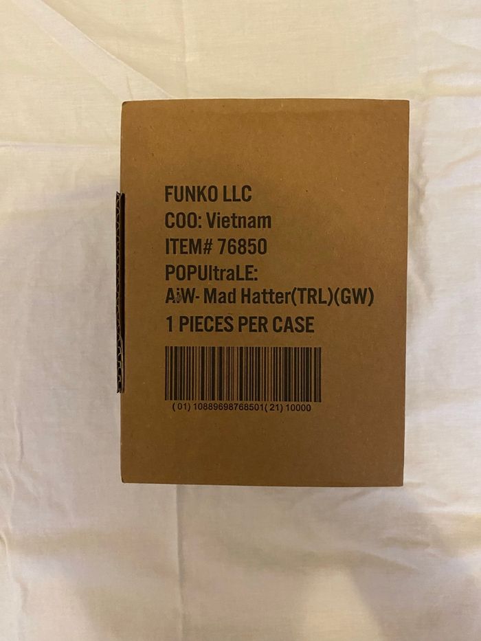 Funko Pop! Mad Hatter Glow in the Dark – Alice in Wonderland -#1060 - photo numéro 3