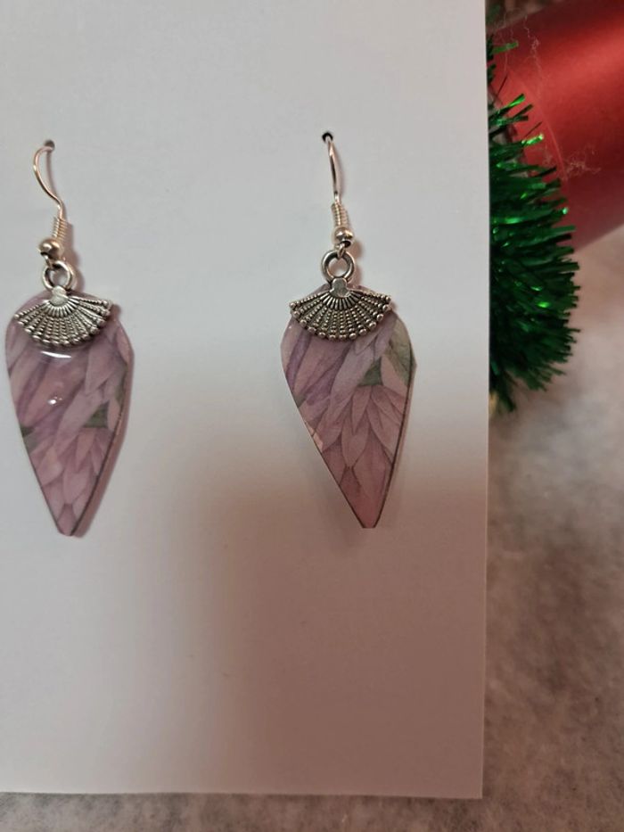 Boucles d'oreilles pendante en résine légère - photo numéro 4