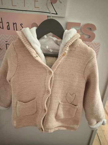 Veste à capuche en tricot 23 mois