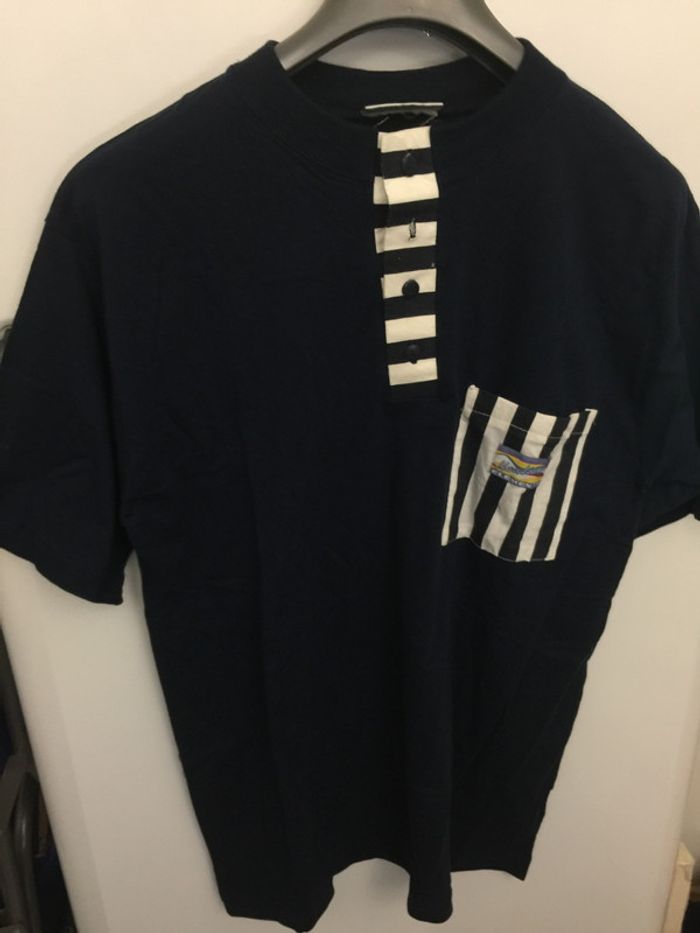 t-shirt noire taille M en bon etat