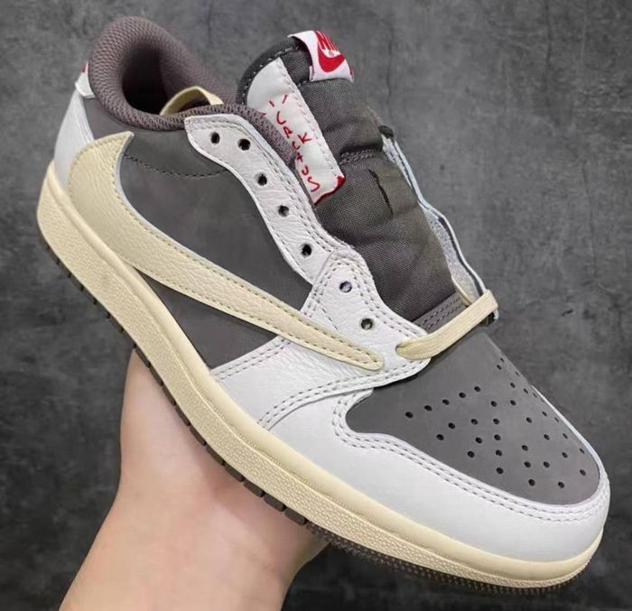 Travis Scott x Air Jordan 1 Low OG SP moka inversé  taille 43