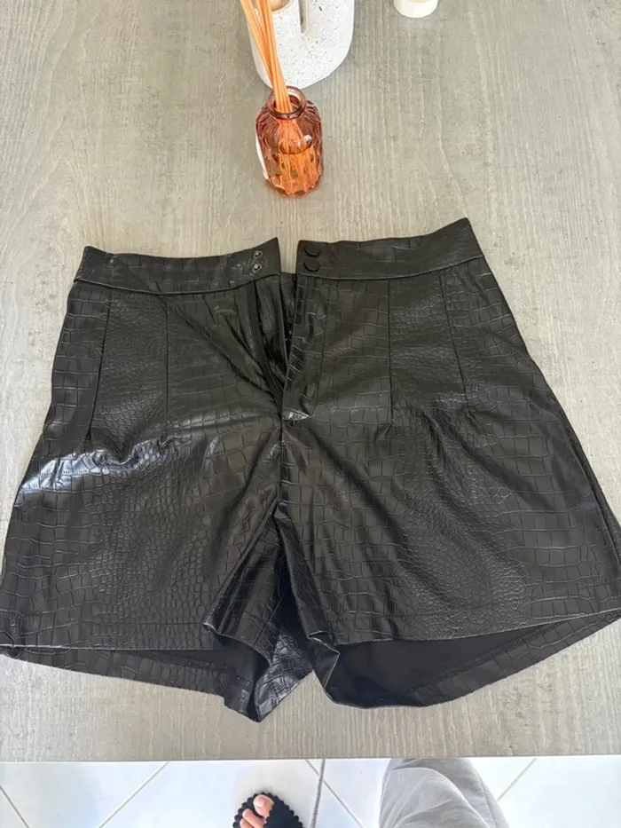 Short en cuir