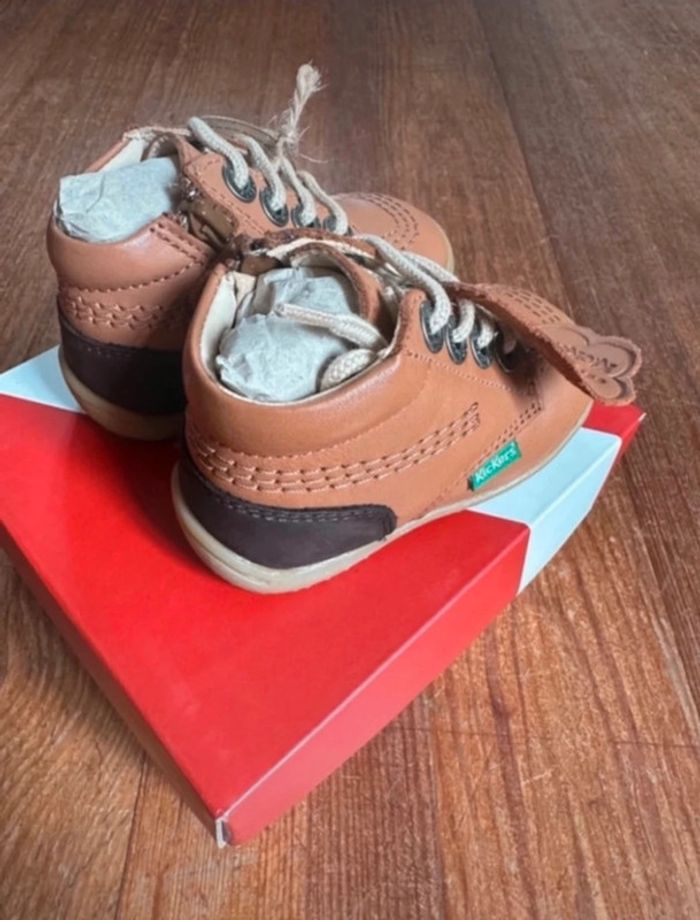 Bottines cuir chaussures bébé neuves Kickers Gazip lacets marron camel beige 19 - photo numéro 5
