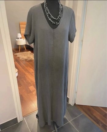 Robe en crêpe grise
