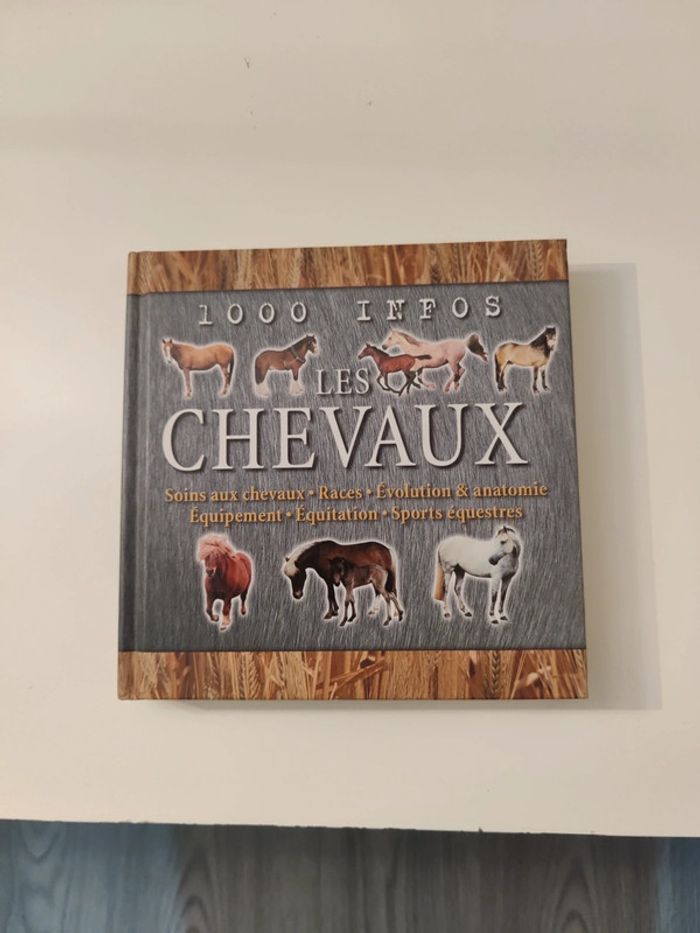 🙂 livre 1000 infos sur les chevaux 🙂