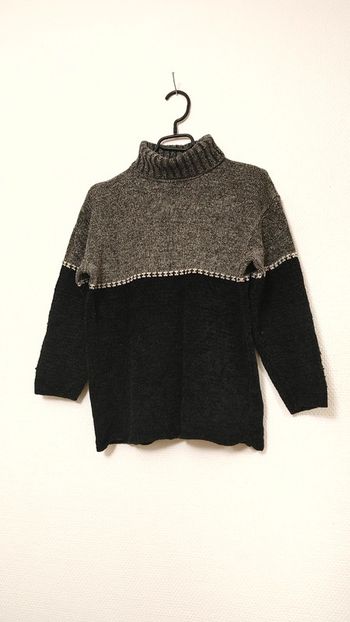 Pull col roulé maille chenille bicolore noir et gris Lisere blanc au milieu mange trois quart