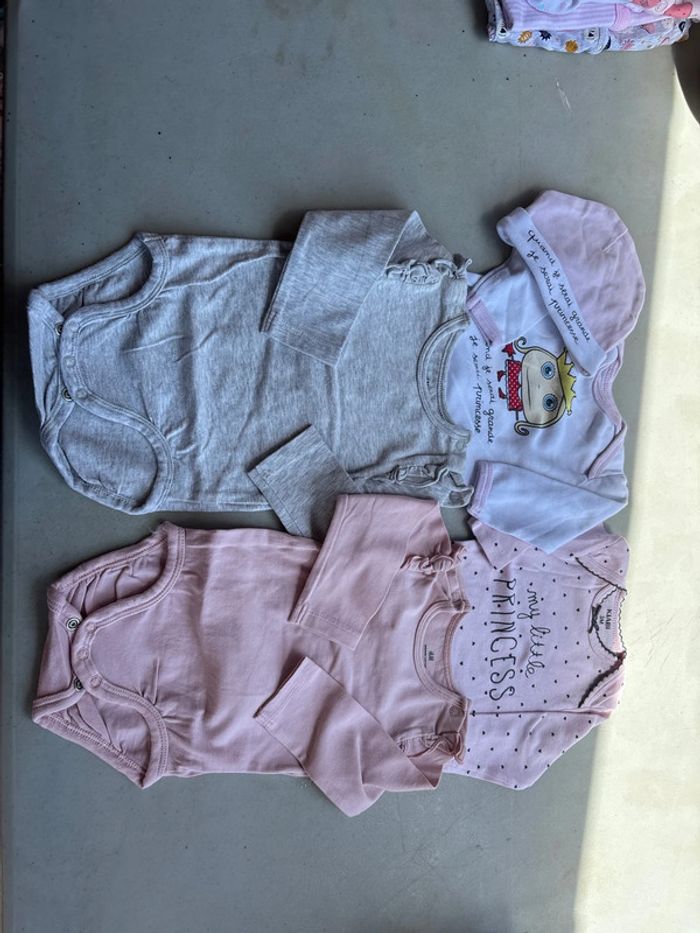 lot de quatre body