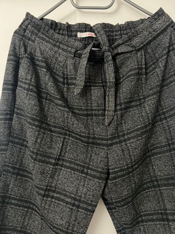 Pantalon carotte à carreaux gris foncé Camaieu