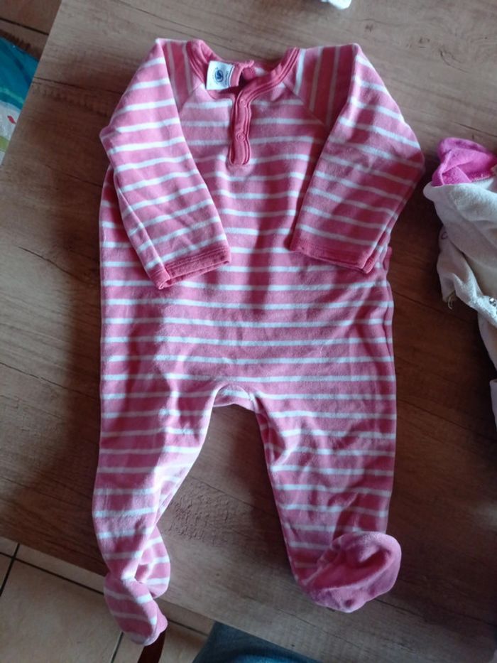 3 pyjamas - photo numéro 4