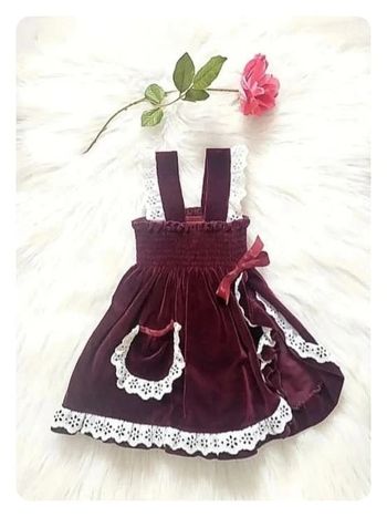 Robe chasuble vintage France années 80 en velours et dentelle anglaise