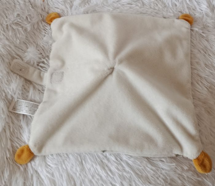Doudou carré plat blanc avec motifs - tigre -Attache tétine Simba - photo numéro 2