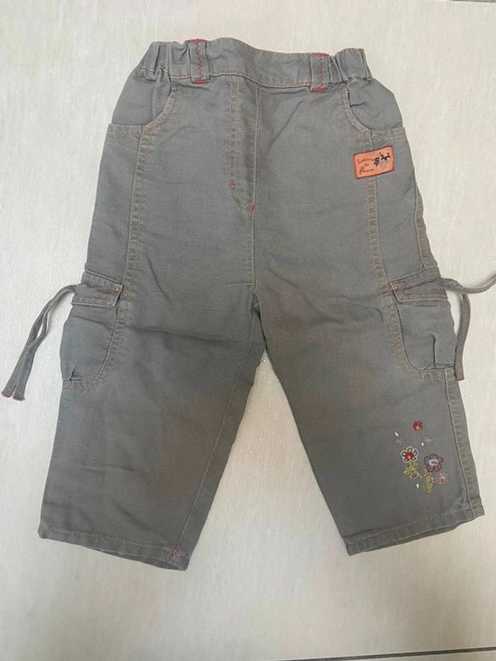 Pantalon cargo avec broderie fleurs