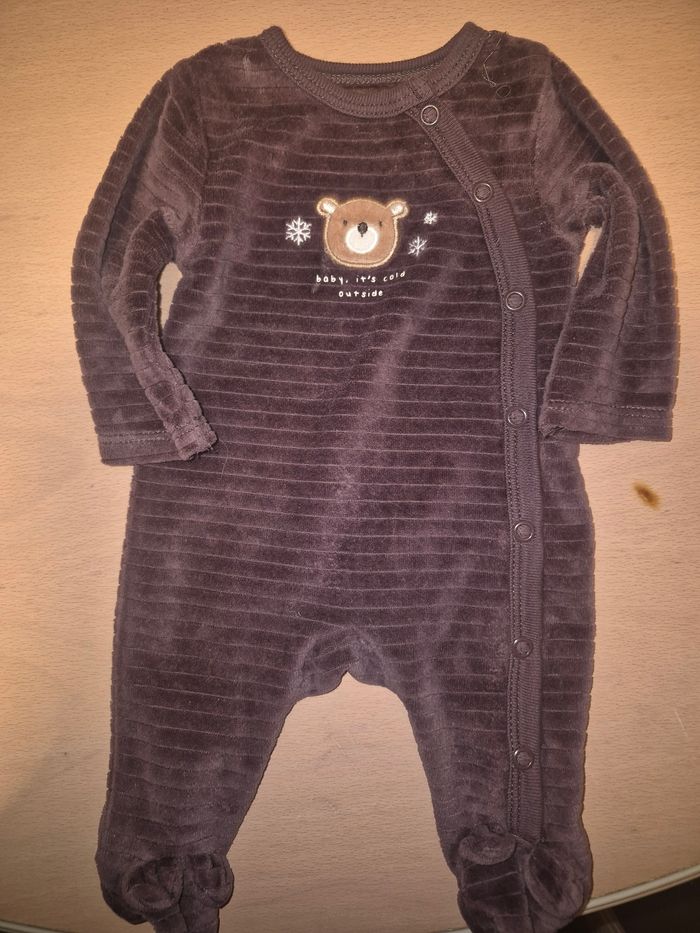 Lot de Pyjamas pilous (Hiver) tailles 1M - photo numéro 4