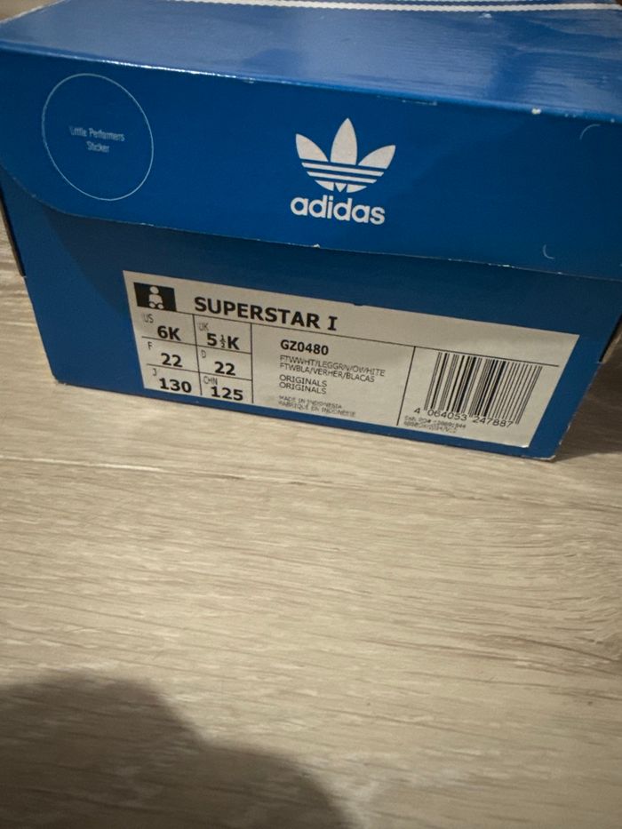 Superstar adidas taille 22 neuve - photo numéro 2